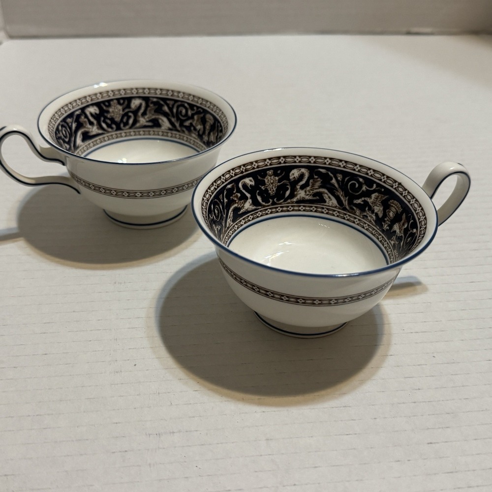 Set 2 Wedgwood Florentine Tea Coffee Cups Mugs Griffin Dark Navy Blue W1956 Vtg - Picture 1 of 8